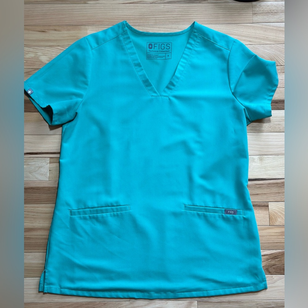 Figs Casma 3 pocket scrub top - small